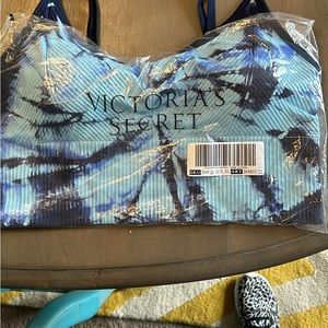 Women’s VS PINK XL tie dye sports bra..shades of blue